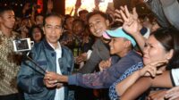 keceriaan warga yang selfi bareng Presiden Joko Widodo