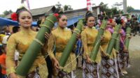 Gadis-gadis cantik perwakilan tiap Desa, Pembawa Banyu Panguripan dalam acara Karnaval Festival Wong Gunung 2016