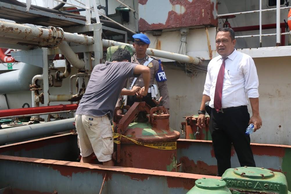 Polda Banten Tangkap Kapal Bermuatan 400 Ribu Liter Premium Ilegal Ditengah Laut Jawa