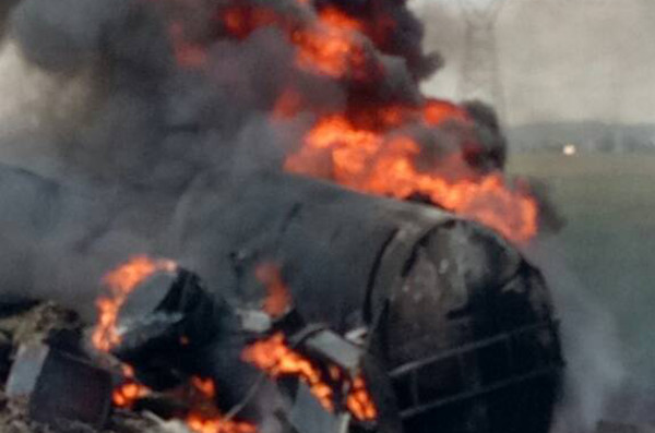 Dahsyatnya Kobaran Api Yang Membakar Truk Tanki PT Waskita di Banjarmulya