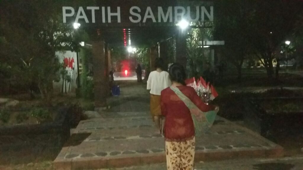 Teater Tanam dan Pemalang Tandang Gelar Pertunjukan Teater di Taman Patih Sampun