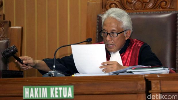 Hakim tunggal Cepi Iskandar menggugurkan status tersangka Novanto