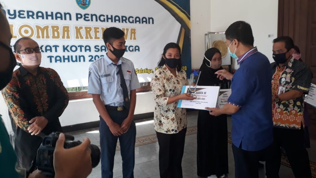 Kembangkan “SweetSpices”, Putri Raih Juara III Krenova Salatiga