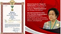 Presiden Jokowi Berikan Penghargaan Medali Kepeloporan Kepada Megawati Soekarnoputri