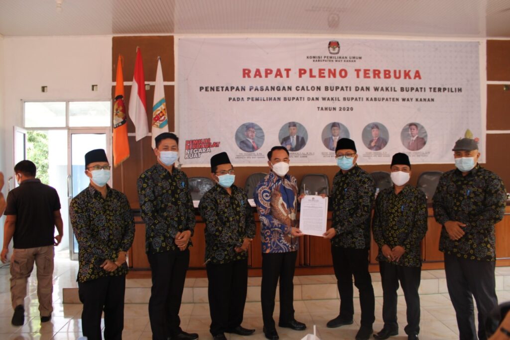 KPU Way Kanan Tetapkan Paslon Raden Adipati – Ali Rahman Sebagai Bupati dan Wakil Bupati Terpilih