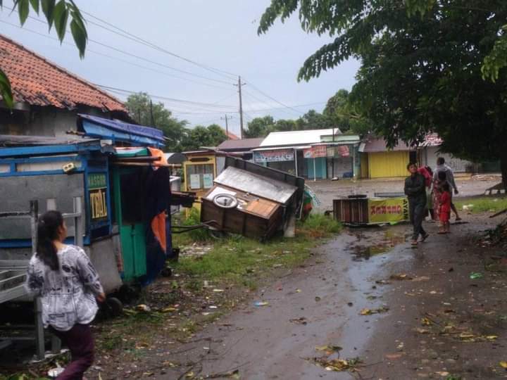Lima Kecamatan di Brebes Diamuk Puting Beliung