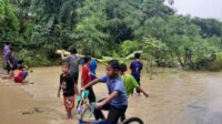 Banjir, Antara Duka Dan Ceria Anak Anak di Brebes