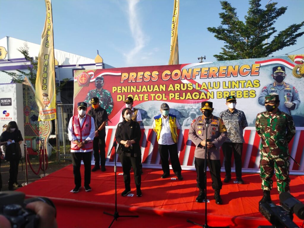 Puan Maharani Bersama Kapolri dan Panglima TNI Beserta Sejumlah Menteri Pantau Penyekatan Mudik di Brebes