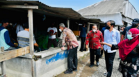 Presiden Joko Widodo dan Gubernur Jawa Tengah Ganjar Pranowo Saat Kunjungan Kerja di Cilacap