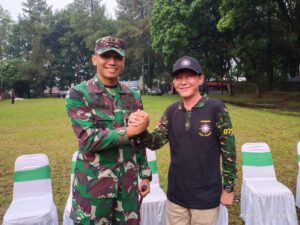 Dandim 0711/Pemalang Letkol Inf Roihan Hidayatullah bersama Ketua PSHT Pusat Madiun Cabang Pemalang Slamet Efendi
