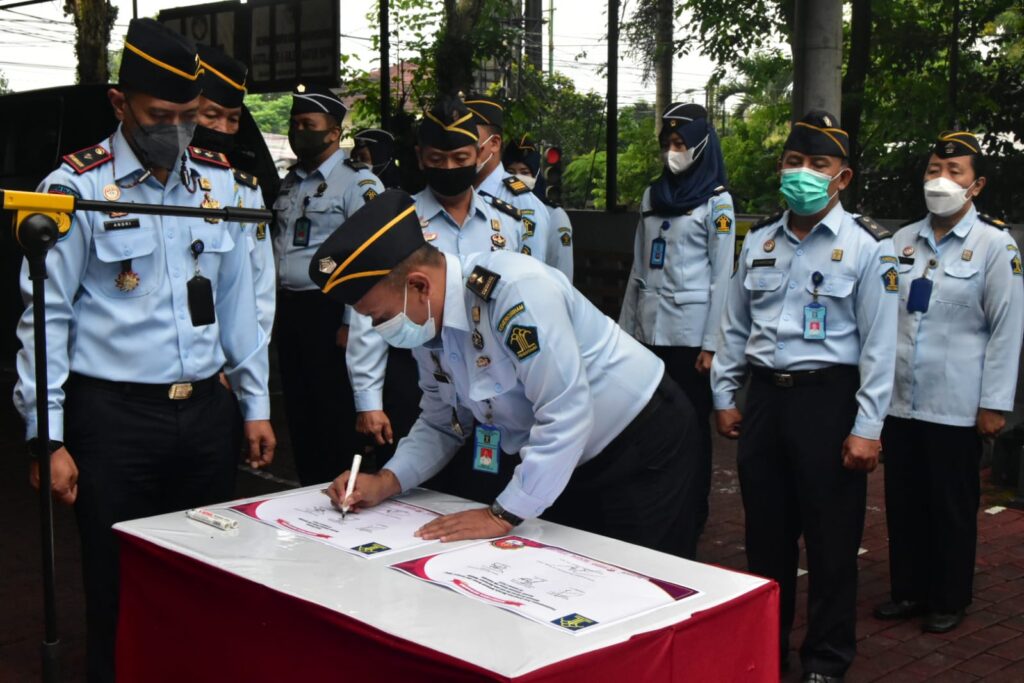 Pimpin Deklarasi Janji Kinerja, Kepala Rutan Salatiga Tegaskan Seluruh Jajaran Harus Berintegritas dan Berkomitmen