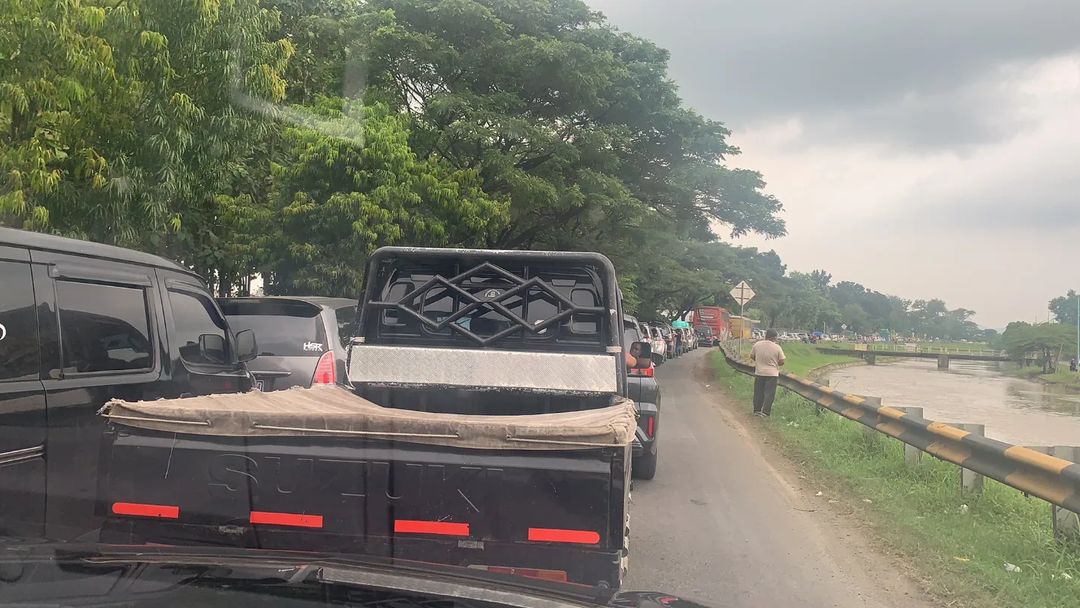 Ruas jalan nasional dari ketanggungan-Songgom-Prupuk mengalami kemacetan