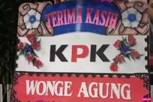 Bupati Pemalang Tersangka, “Wonge” Agung Beri Karangan Bunga untuk KPK