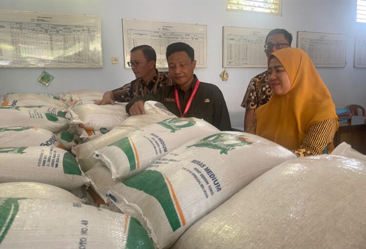 Bulog Ganti Semua Beras Bantuan Pangan di Pemalang