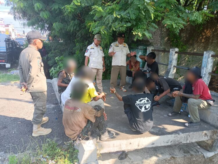 Cegah Warga Beri Uang ke PGOT di Lampu Lalu Lintas, Pemkab Pemalang Pasang Plang Larangan