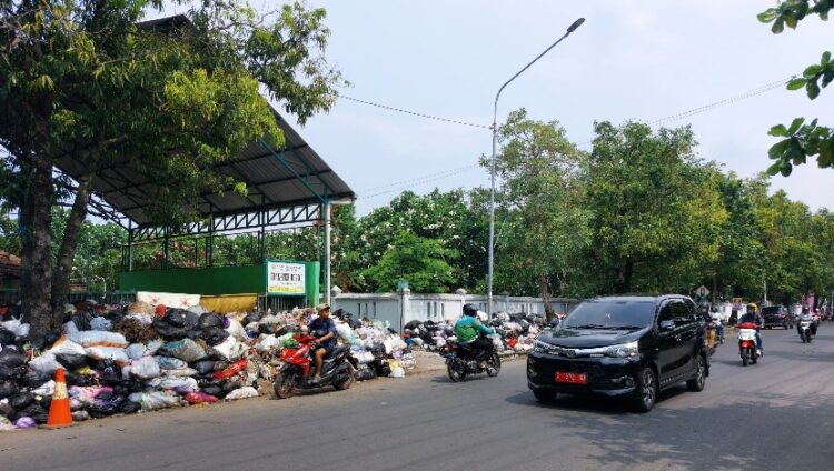 Sampah di Pemalang Menumpuk, Kapan Kelarnya?