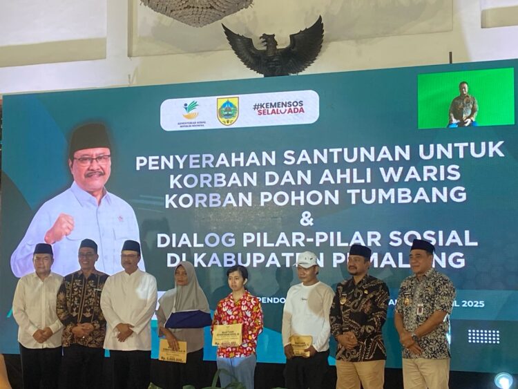 Kemensos Beri Santunan Korban Pohon Tumbang di Pemalang