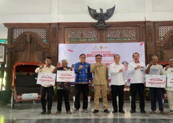 Becak Listrik Bantuan Presiden Dibagikan di Pemalang