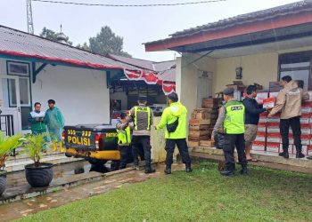 Posko Pengungsian di Kantor Kecamatan Pulosari.