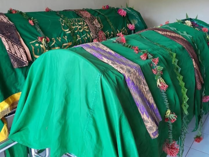 Jenazah Kedua Korban sebelum Dimakamkan.