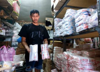 Pedagang Pemalang Tercekik dengan Harga Plastik