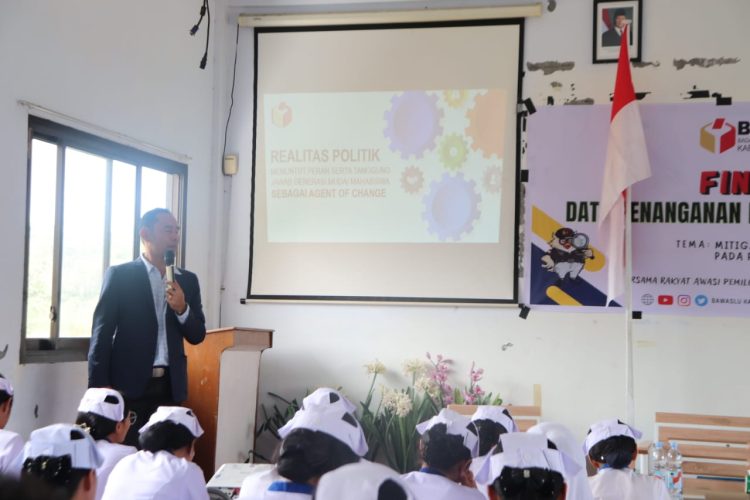 Tim Bawaslu Melakukan Sosialisasi